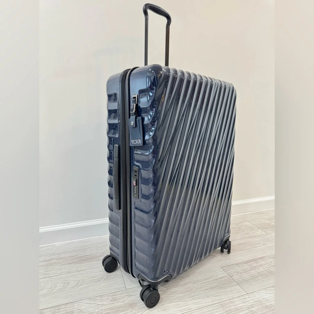 Tumi 19 DEGREE Extended Trip Expandable 4 Wheeled Packing Case Navy Blue